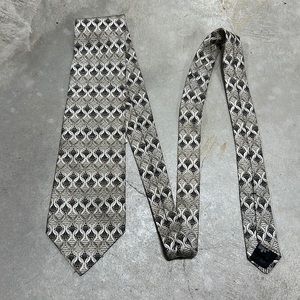 Riggings necktie Earth tones print 100% silk made in USA / G-11